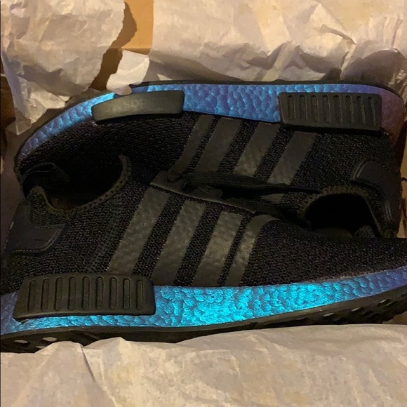 Adidas NMD R1 - Picture 2 of 4